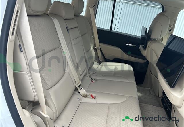 Toyota Land Cruiser 300 White