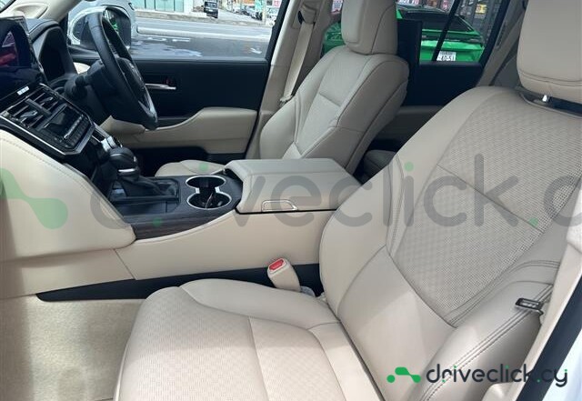 Toyota Land Cruiser 300 White