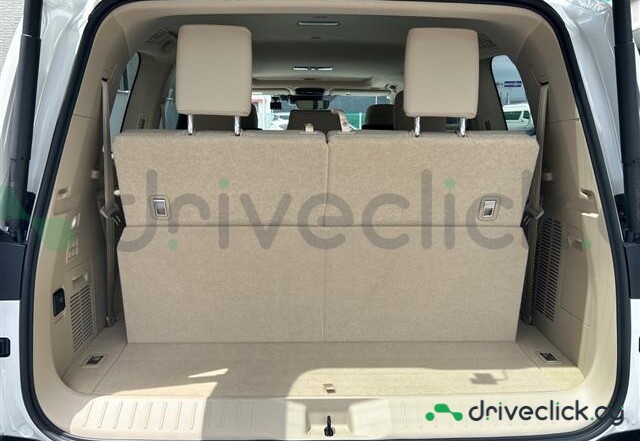 Toyota Land Cruiser 300 White