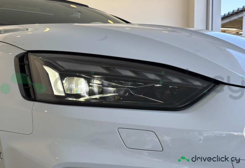 Audi RS5 White