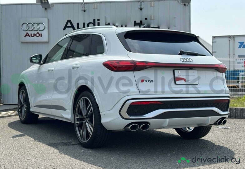 Audi SQ5 White
