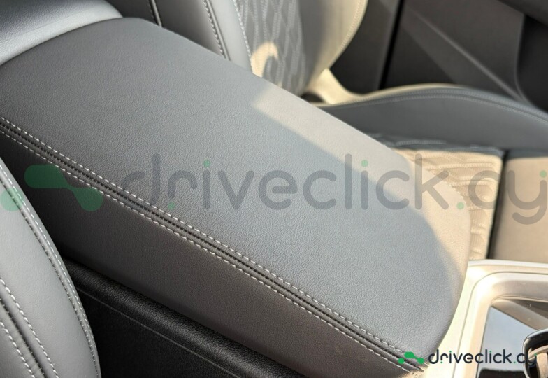 Audi SQ5 White