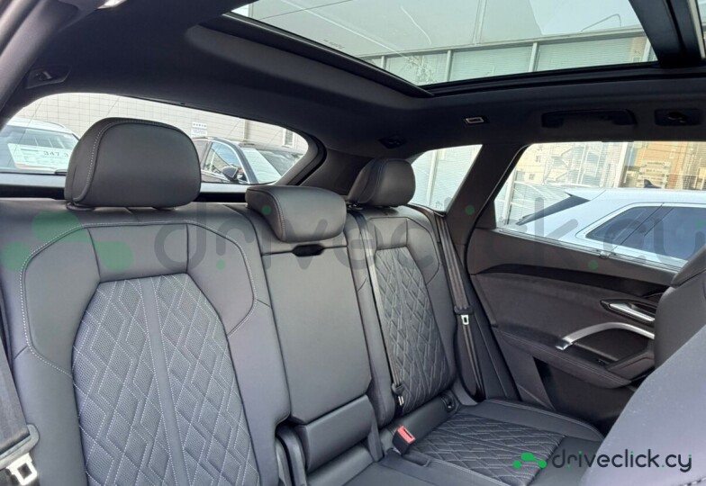 Audi SQ5 White