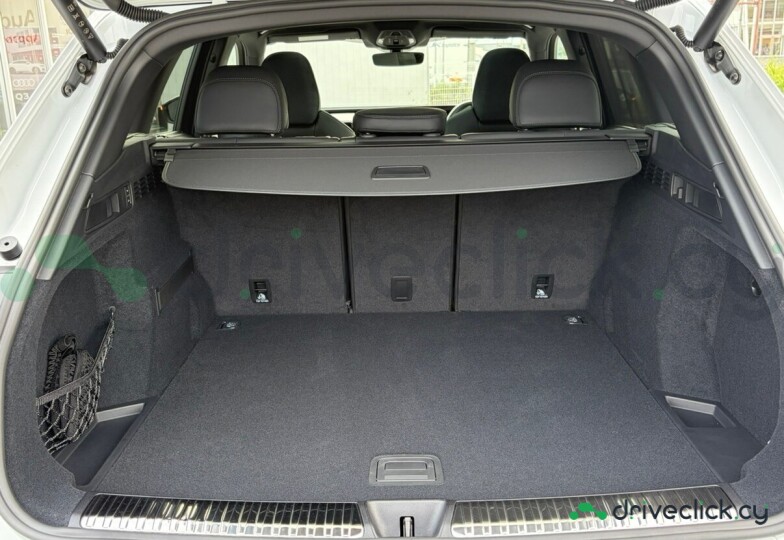 Audi SQ5 White