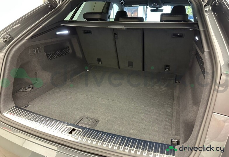 Audi SQ8 Grey