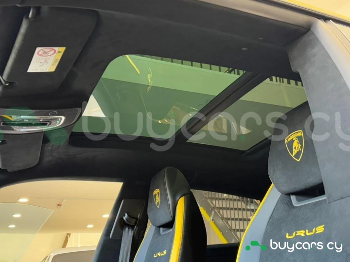 Lamborghini Urus Желтый