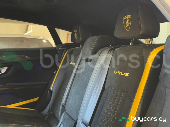 Lamborghini Urus Желтый