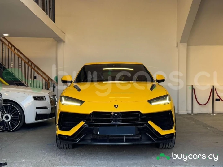 Lamborghini Urus Желтый