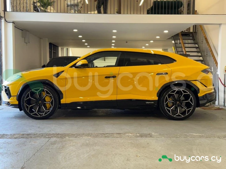 Lamborghini Urus Желтый