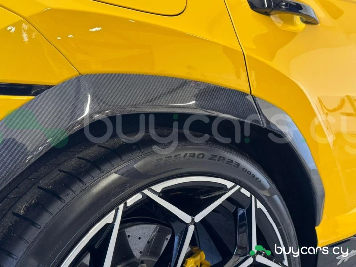 Lamborghini Urus Желтый
