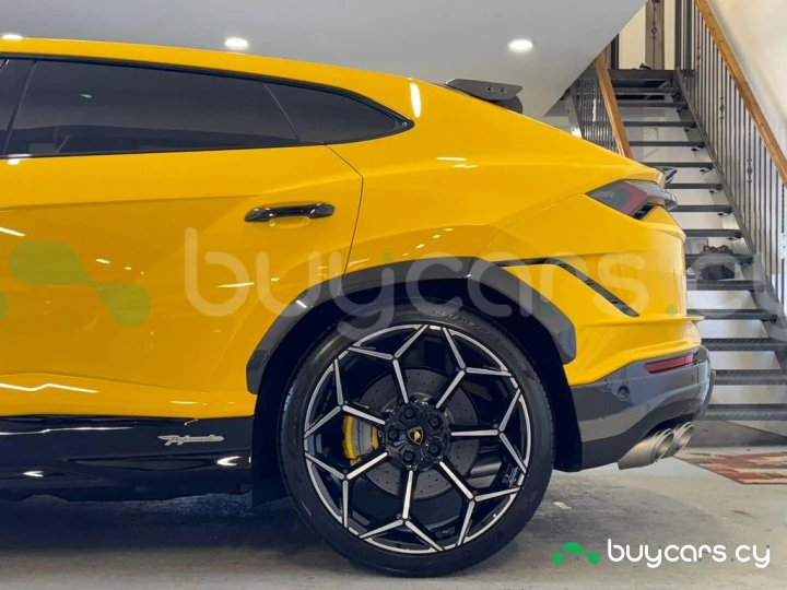 Lamborghini Urus Желтый
