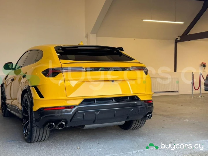 Lamborghini Urus Желтый