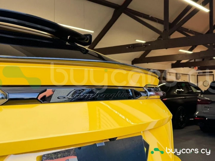 Lamborghini Urus Желтый