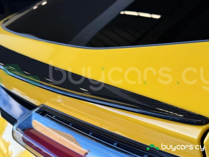 Lamborghini Urus Желтый