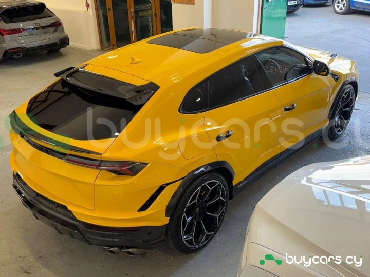 Lamborghini Urus Желтый