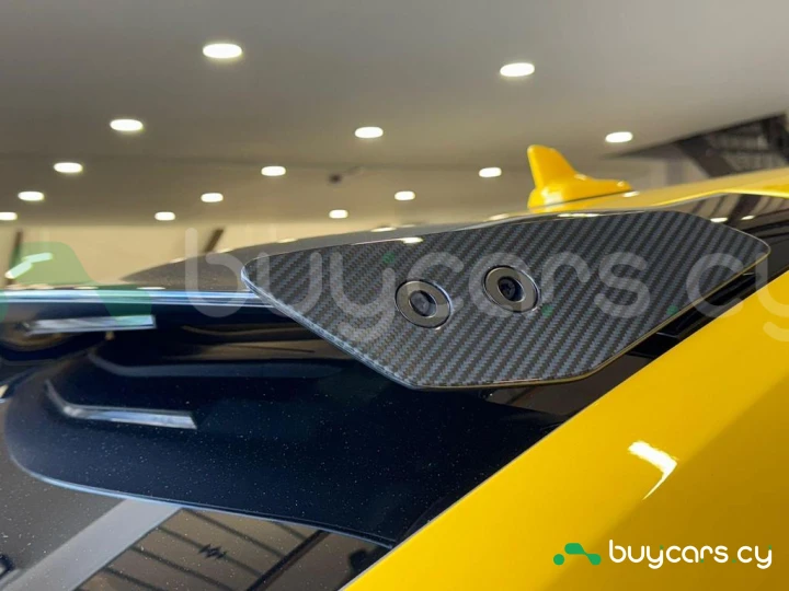 Lamborghini Urus Желтый