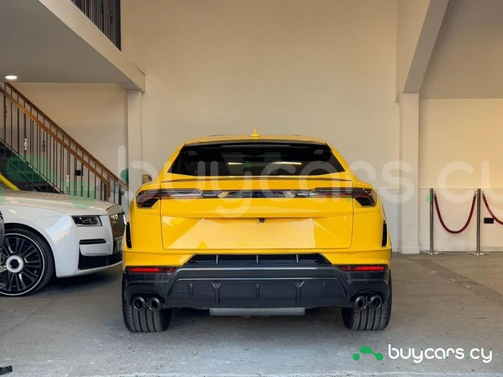 Lamborghini Urus Желтый