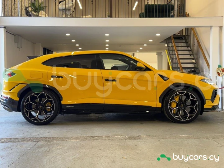Lamborghini Urus Желтый