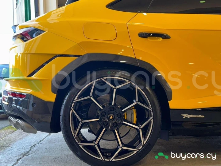 Lamborghini Urus Желтый