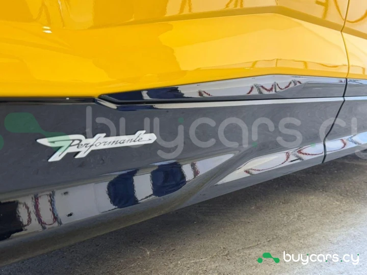 Lamborghini Urus Желтый