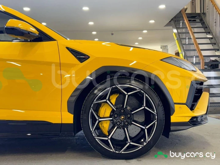 Lamborghini Urus Желтый