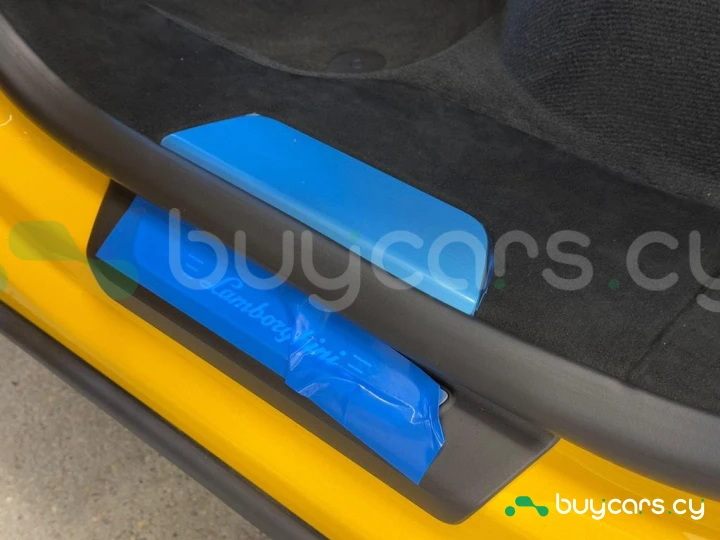 Lamborghini Urus Желтый