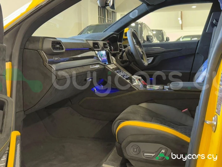 Lamborghini Urus Желтый