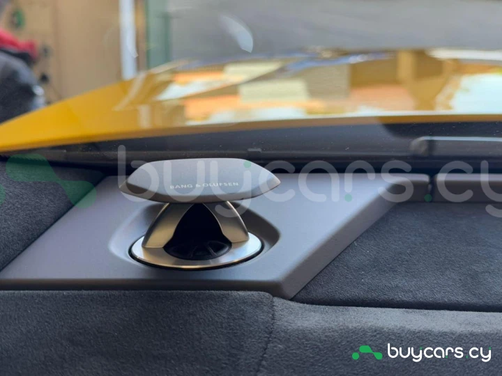 Lamborghini Urus Желтый