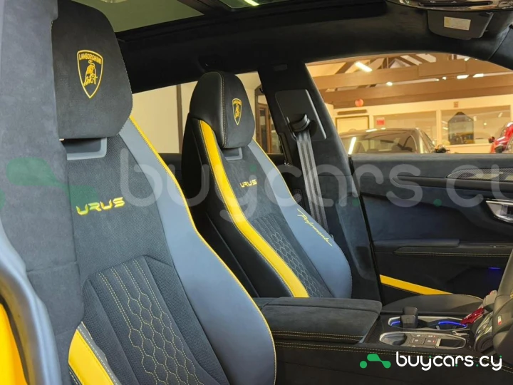 Lamborghini Urus Желтый