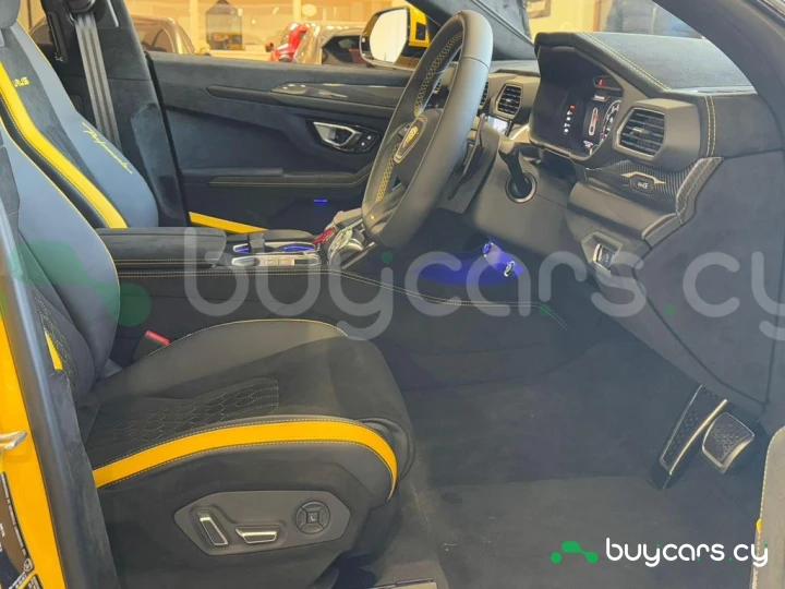 Lamborghini Urus Желтый