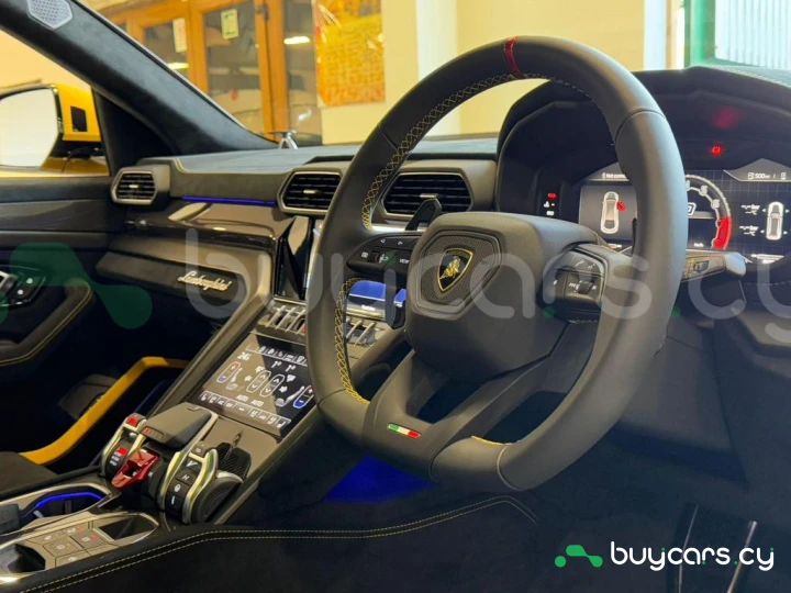 Lamborghini Urus Желтый