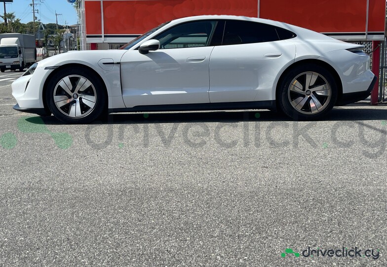 Porsche Taycan White