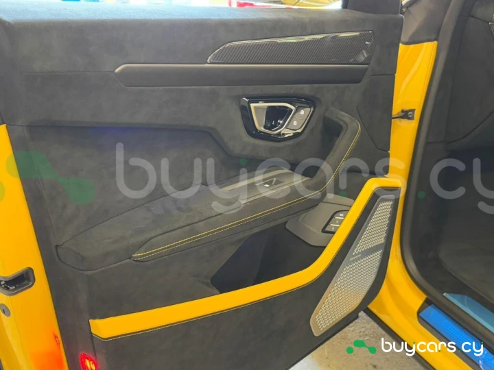 Lamborghini Urus Желтый