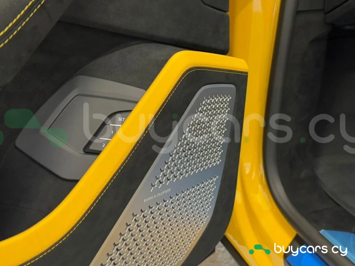 Lamborghini Urus Желтый