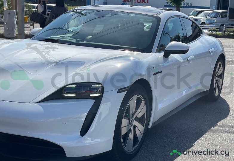 Porsche Taycan White