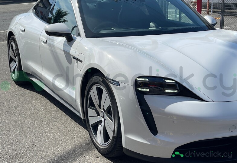 Porsche Taycan White