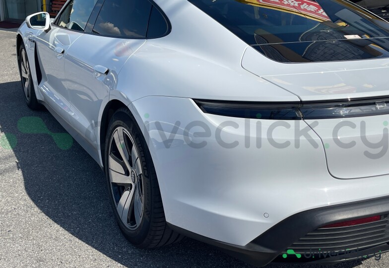 Porsche Taycan White