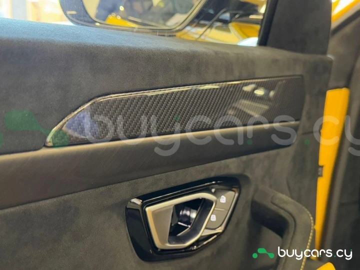 Lamborghini Urus Желтый