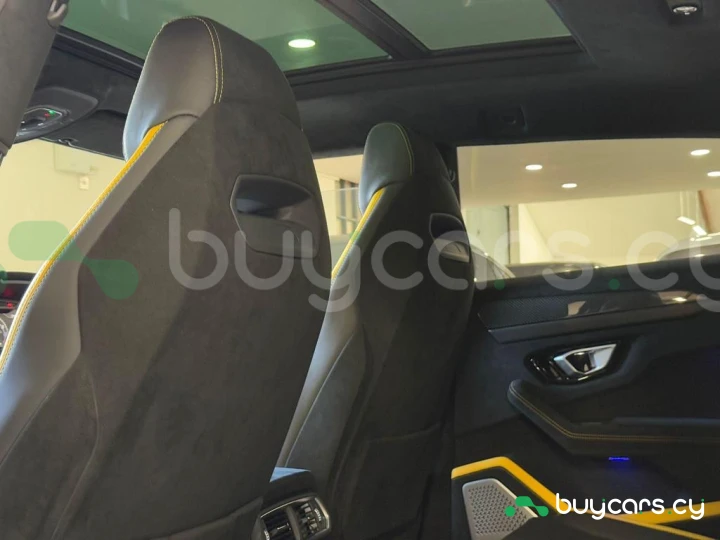 Lamborghini Urus Желтый