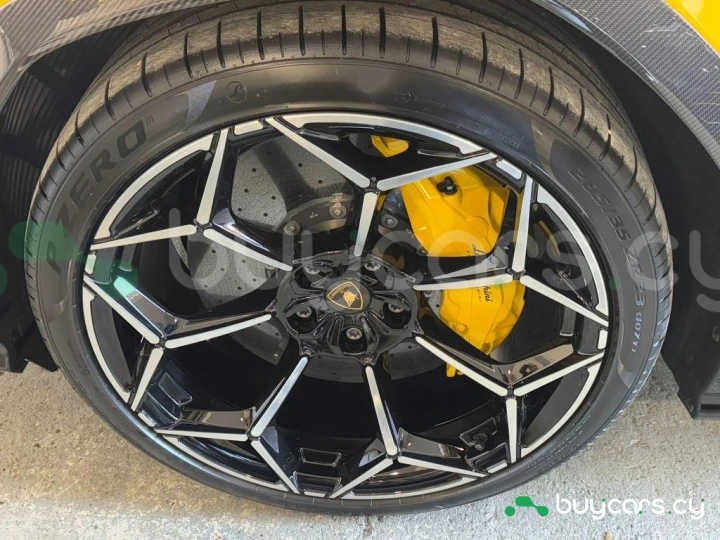 Lamborghini Urus Желтый