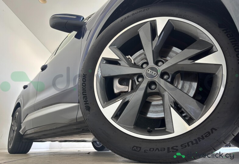 Audi Q4 e-tron Blue