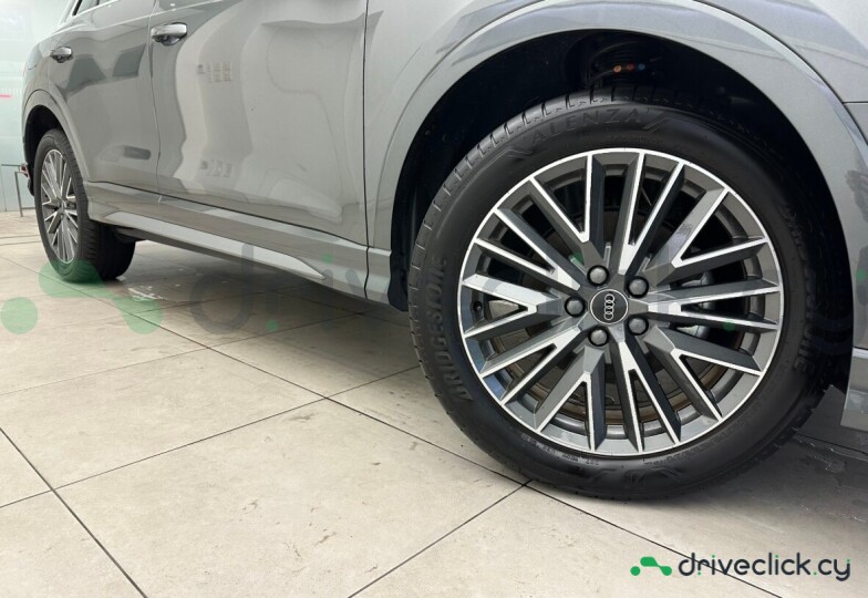 Audi Q3 Серый