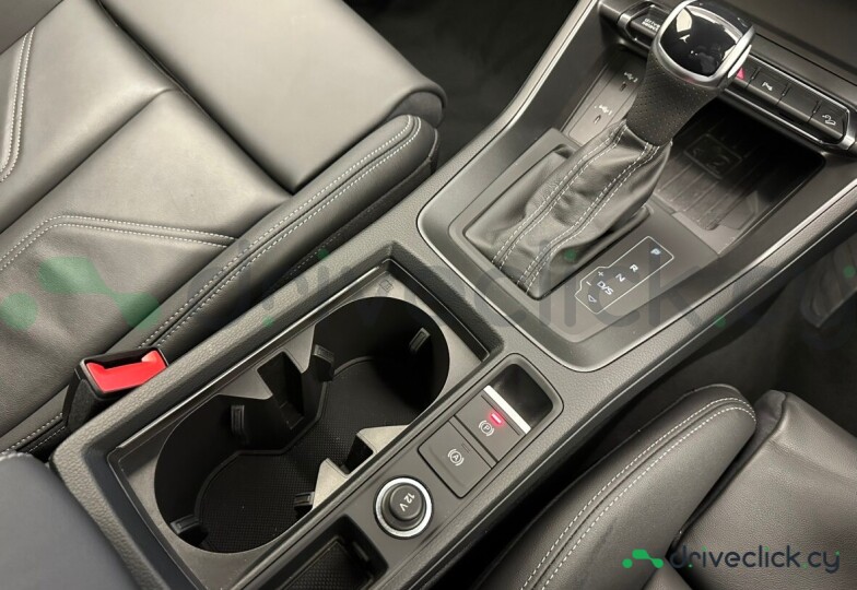 Audi Q3 Серый