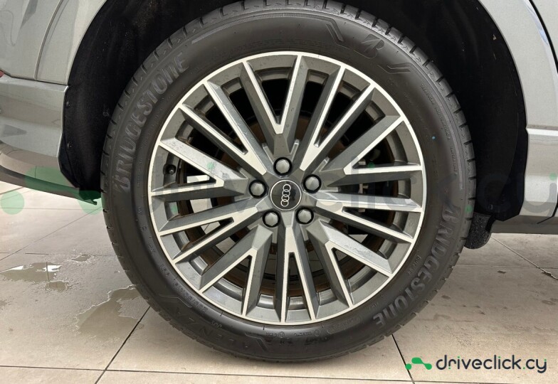 Audi Q3 Серый