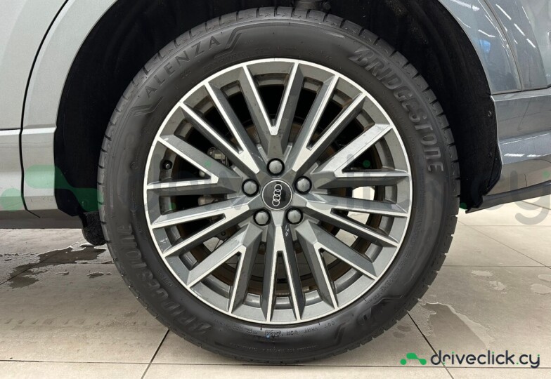 Audi Q3 Серый