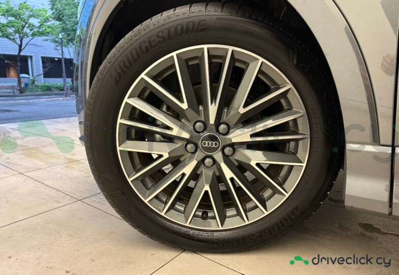 Audi Q3 Серый