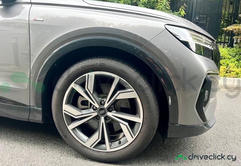 Audi Q4 Sportback e-tron Серый