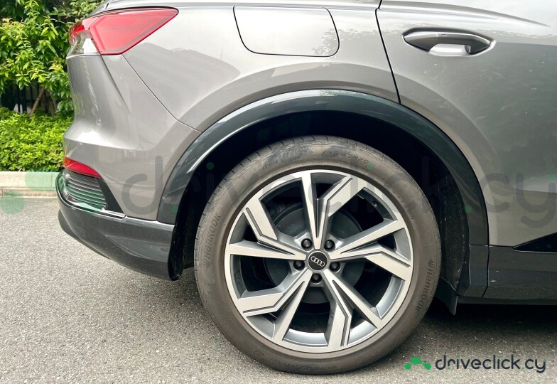 Audi Q4 Sportback e-tron Серый