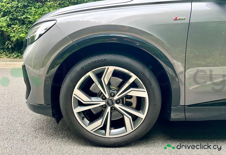 Audi Q4 Sportback e-tron Серый