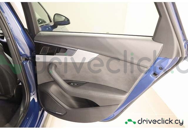 Audi A4 Синий